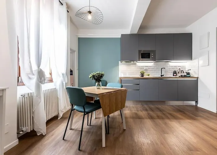 Moline Home, In The Center Apartament *