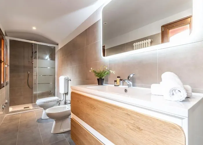 Moline Home, In The Center شقة