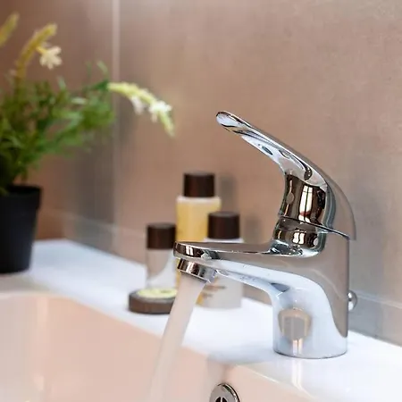 Moline Home, In The Center 아파트 *