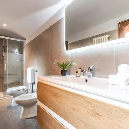 Moline Home, In The Center Appartement